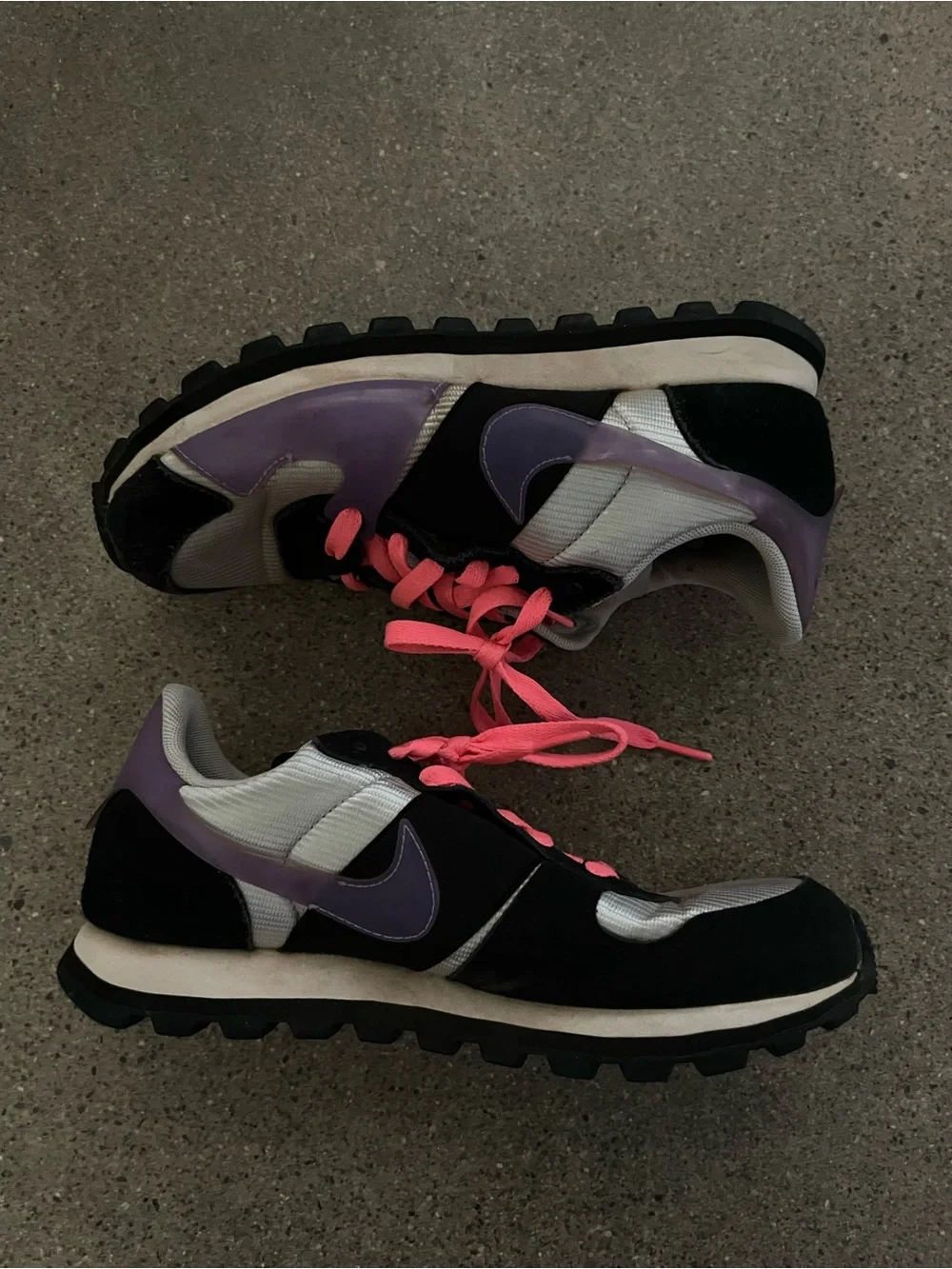 Nike Women’s Black and Purple Running Sneakers with Pink Laces Size 7